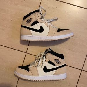 Nike Air Jordan’s Barely Orange MID Size 7